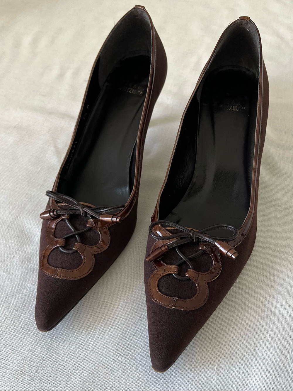 Stuart Weitzman Brown Pointed-Toe Kitten Heels Pumps with Bow Detail